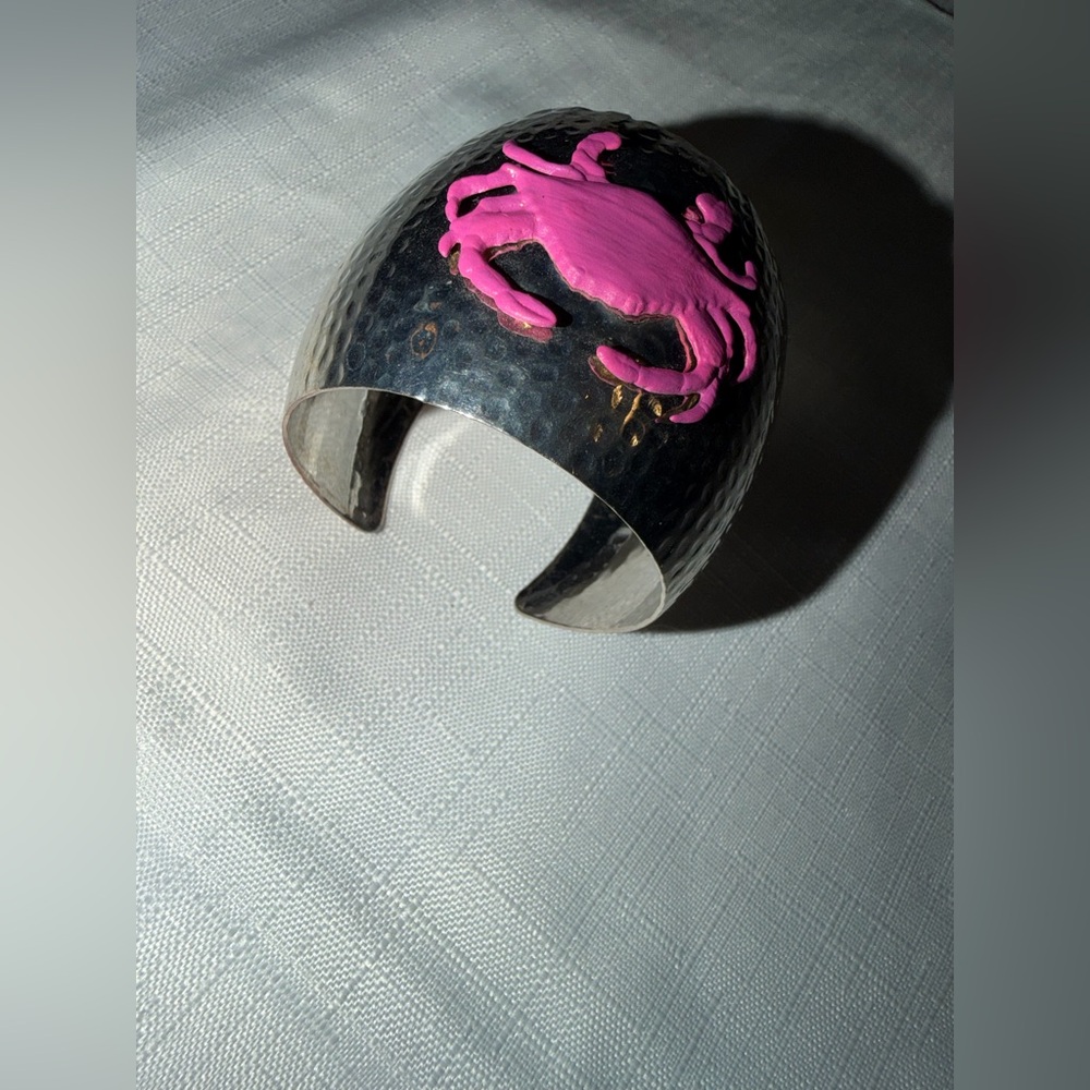 FUN RARE SILVERTONE CUFF BRACELET W 3D PINK CRAB DECOR